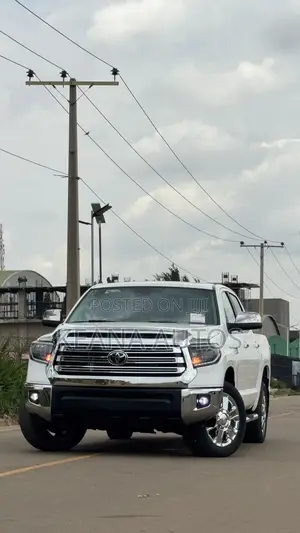 Toyota Tundra 1794 5.7L V8 4x4 CrewMax 5.6 ft. box 145.7 in. WB 2020