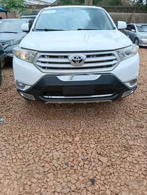 Toyota Highlander Limited 3.5l 4WD 2013 White