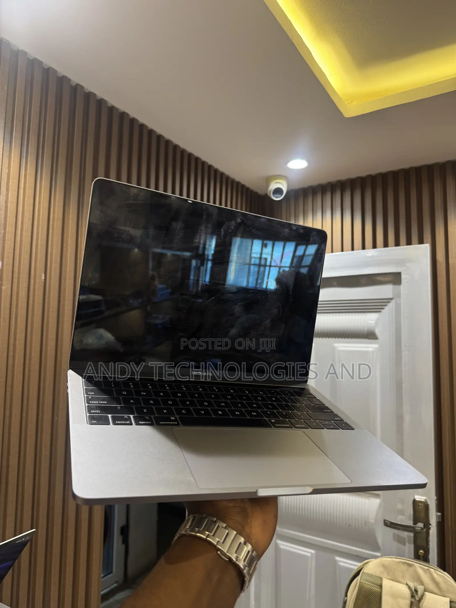Laptop Apple MacBook Pro 2018 8GB Intel Core i5 SSD 512GB
