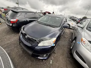Toyota Matrix S Hatchback FWD (2.4L 4cyl 5A) 2010 Blue