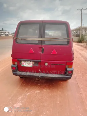 Volkswagen Transporter 2000 Red