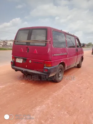 Volkswagen Transporter 2000 Red
