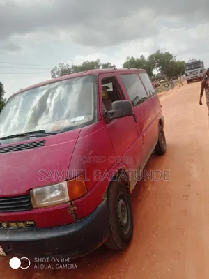 Volkswagen Transporter 2000 Red