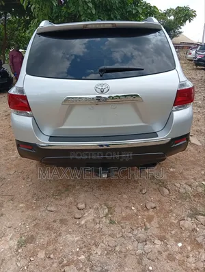 Toyota Highlander Limited 3.5L 2WD 2013 Silver