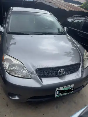 Toyota Matrix Hatchback FWD (1.8L 4cyl 5M) 2008 Gray