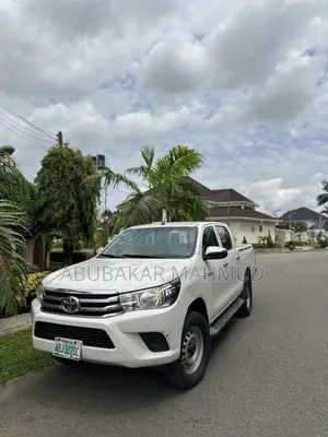 Toyota Hilux 2018 White