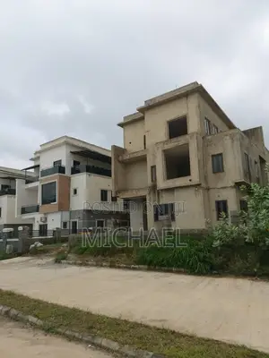 7bdrm Duplex in Sabon Lugbe for sale