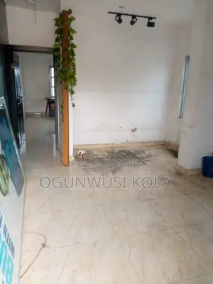 2bdrm Block of Flats in Adekunle for rent