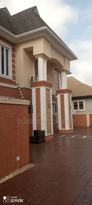 Furnished 5bdrm Duplex in Magodo Phase 2 for sale