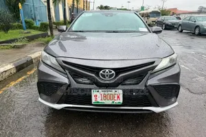 Toyota Camry XSE FWD (2.5L 4cyl 8AM) 2018 Gray