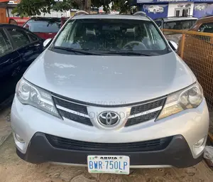 Toyota RAV4 Limited 4dr SUV AWD (2.5L 4cyl 6A) 2014 Silver