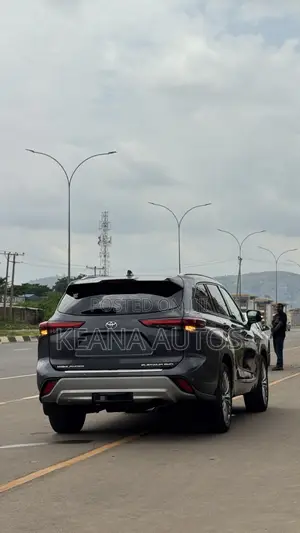 Toyota Highlander Platinum 2022 Black