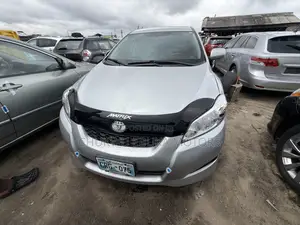 Toyota Matrix S Hatchback AWD (2.4L 4cyl 4A) 2013 Silver