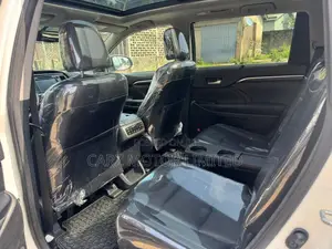 Toyota Highlander LE 4x2 (2.7L 4cyl 6A) 2016 White