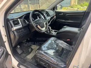 Toyota Highlander LE 4x2 (2.7L 4cyl 6A) 2016 White