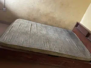 Foam Bed In Good Condition