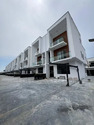 4bdrm House in Lekki Phase 1 for sale