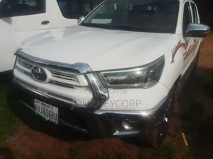 Toyota Hilux 2020 White