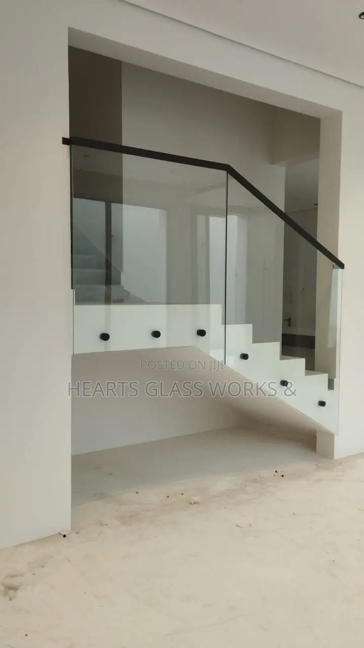 Modern Standoff Glass Staircase | Sleek Frameless Design