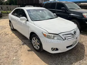 Toyota Camry LE 4dr Sedan (2.5L 4cyl 6A) 2011 White