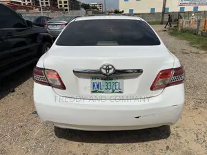 Toyota Camry LE 4dr Sedan (2.5L 4cyl 6A) 2011 White