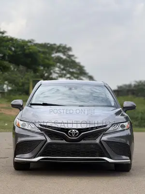 Toyota Camry SE 2021 Gray