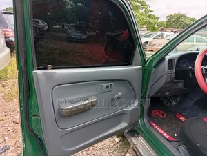Toyota Hilux 2003 Green