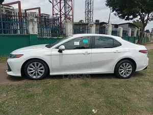 Toyota Camry 2018 White