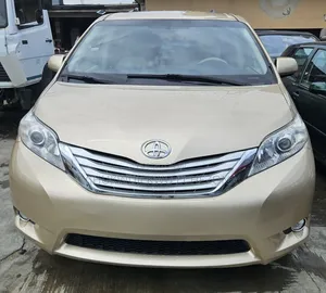 Toyota Sienna 2011 Gold