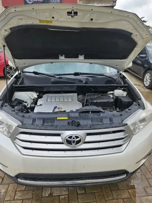 Toyota Highlander Limited 2012 White