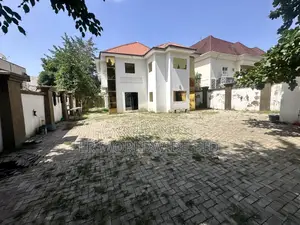 8bdrm Duplex in Wuse 2 for sale