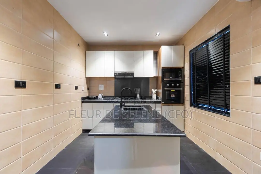 Luxurious Four Bedroom Duplex