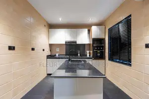 Luxurious Four Bedroom Duplex