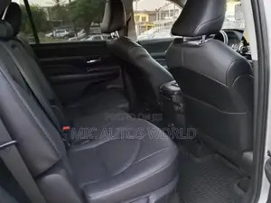 Toyota Highlander 2024 Silver