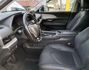 Toyota Highlander 2024 Silver