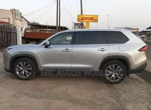 Toyota Highlander 2024 Silver