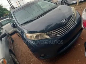 Toyota Sienna 2011 Blue