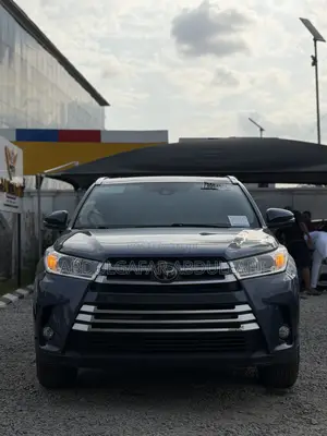 Toyota Highlander XLE 4x4 V6 (3.5L 6cyl 8A) 2018 Blue