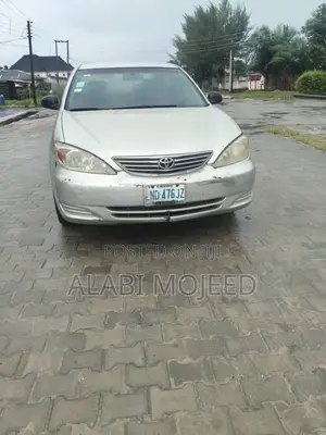 Toyota Camry LE 4dr Sedan (2.4L 4cyl 5A) 2005 Silver
