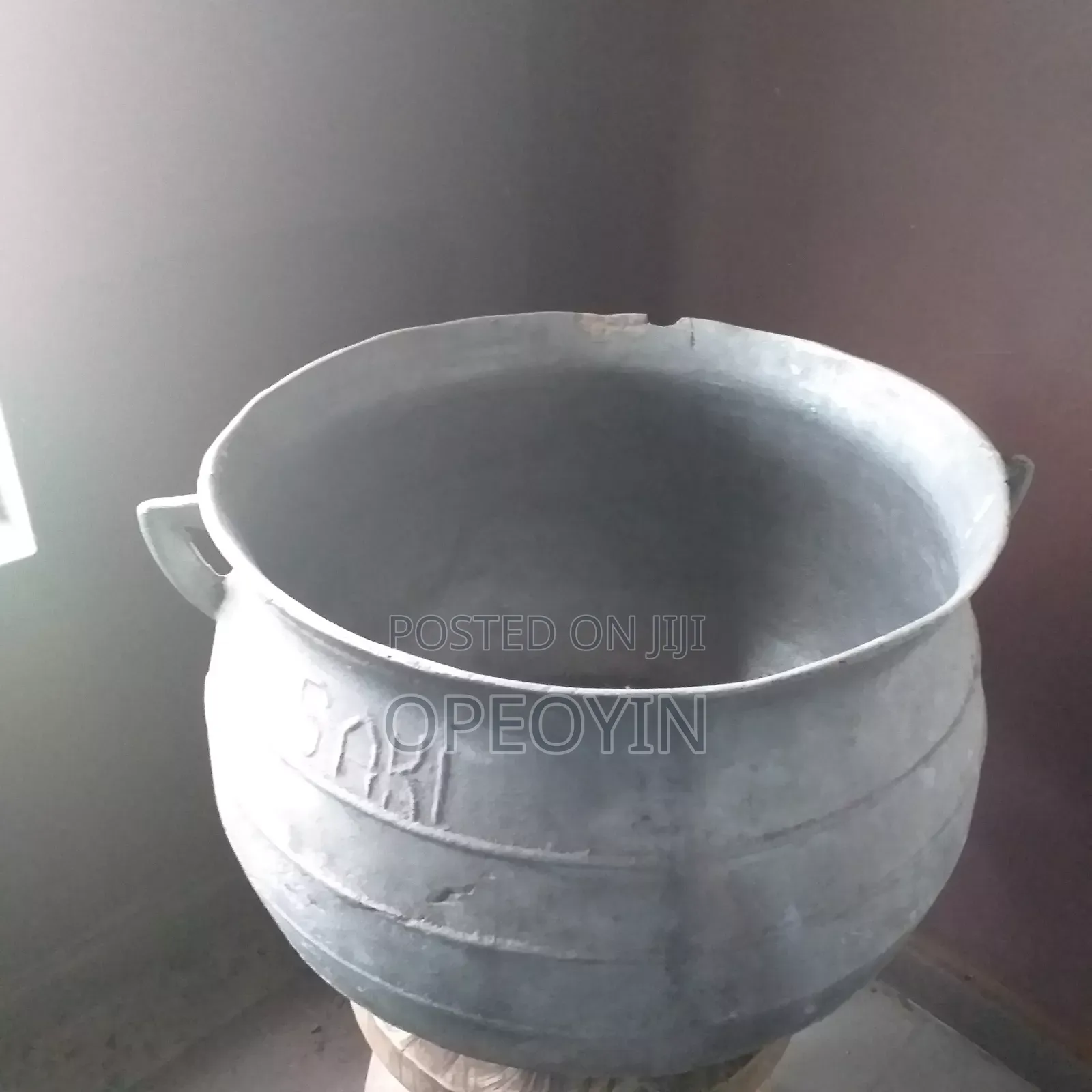 Cast Iron Pot. Ikoko Irin