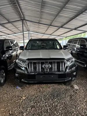 Toyota Land Cruiser Prado 2023 Black