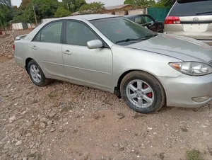 Toyota Camry LE 4dr Sedan (2.4L 4cyl 5A) 2005 Silver