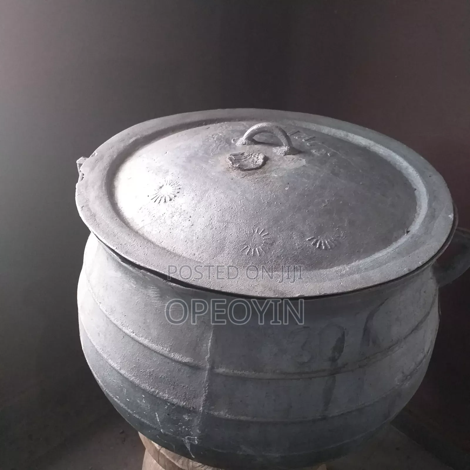 Cast Iron Pot. Ikoko Irin