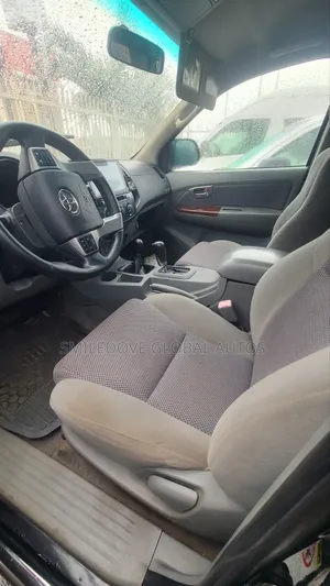 Toyota Hilux 2014 Black