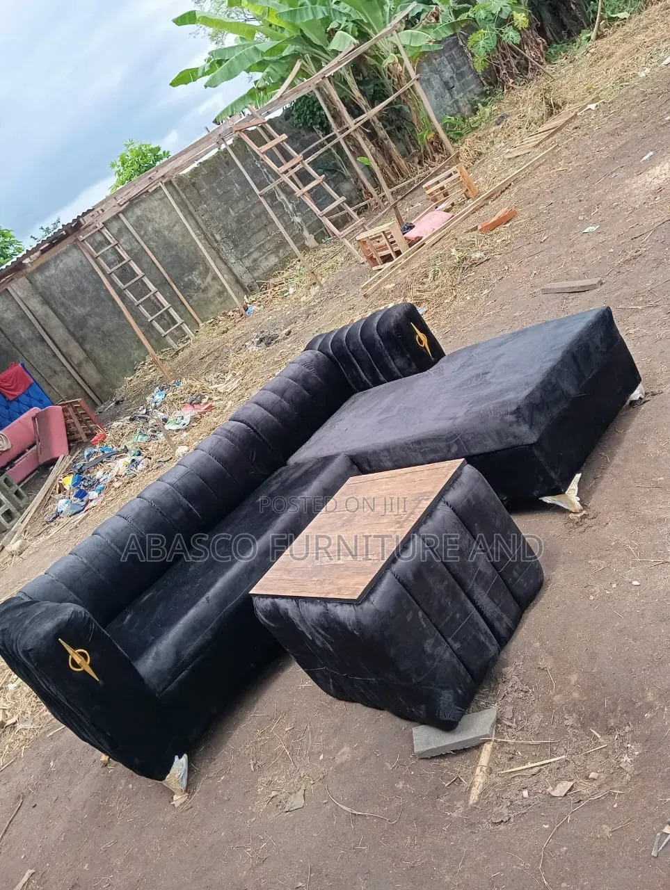 L Shape Couch With Centre Table