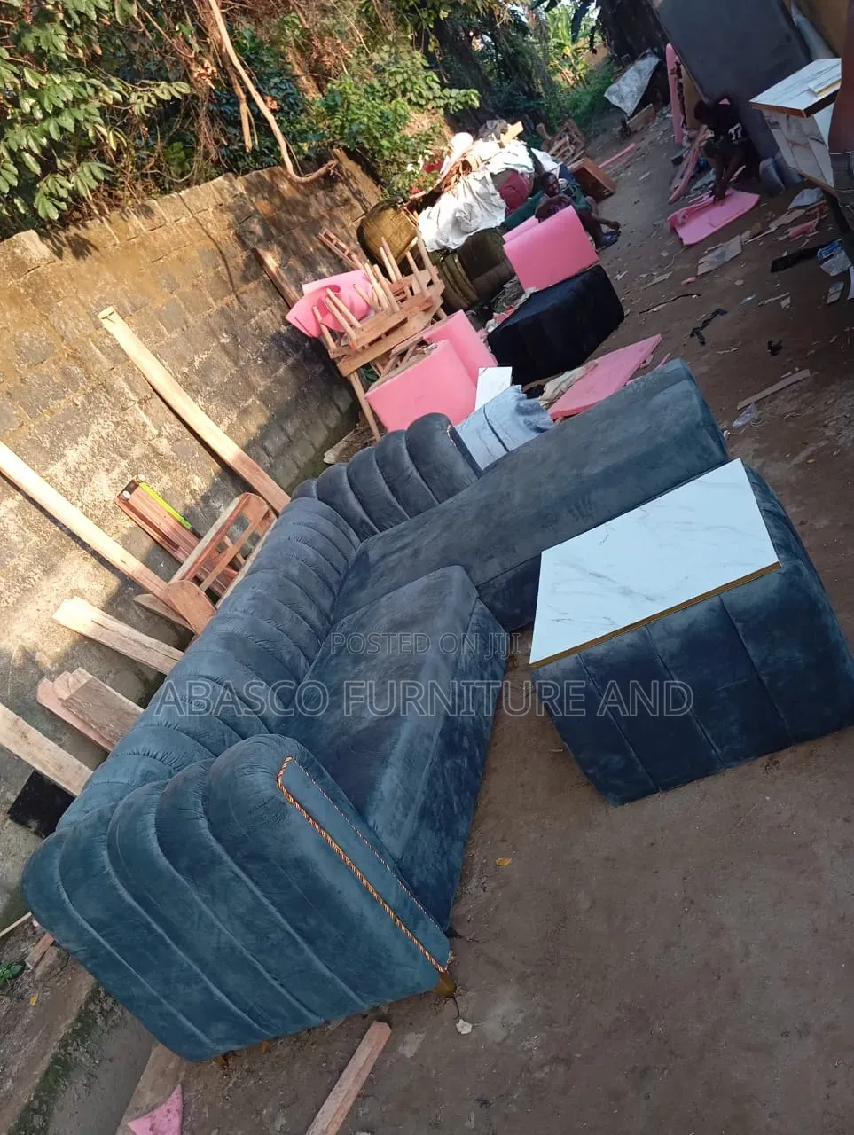 L Shape Couch With Centre Table