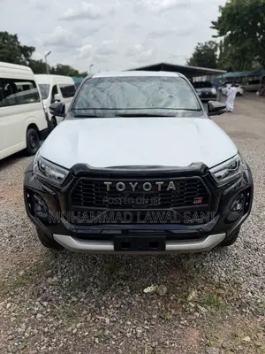Toyota Hilux 2024 Black