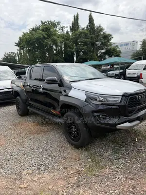 Toyota Hilux 2024 Black