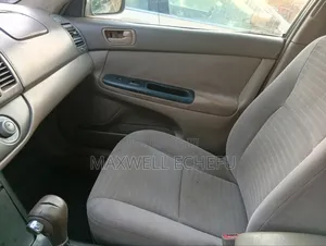 Toyota Camry LE 4dr Sedan (2.4L 4cyl 5A) 2005 Gold