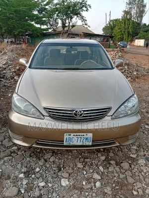 Toyota Camry LE 4dr Sedan (2.4L 4cyl 5A) 2005 Gold